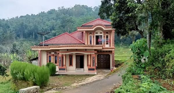 Rumah Megah dengan Pemandangan Indah di Desa Terpencil ini Ternyata Milik Pedagang Batagor dan viral