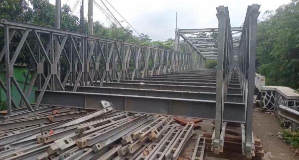 Jembatan Bailey di Jalur Badami-Loji Molor, Warga Terpaksa Lewat Jalan Alternatif Seadanya