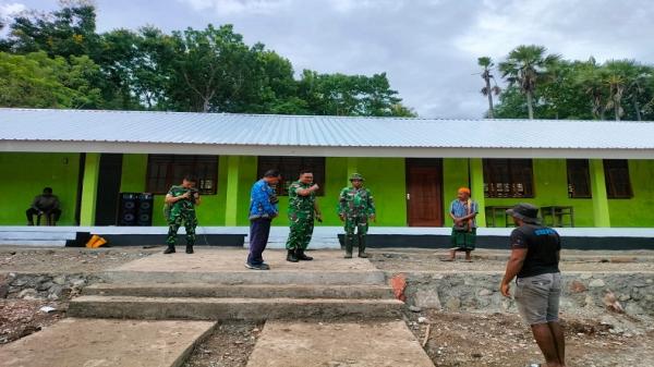 Dandim TTU Pastikan Kesiapan Akhir Pembangunan SDN Lanaus sebelum Peresmian