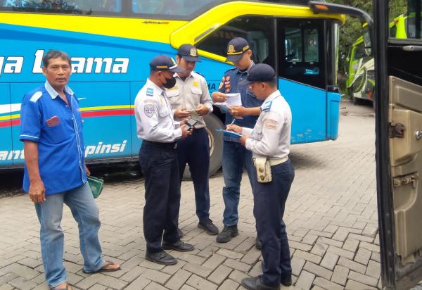 Jelang Mudik Lebaran, Setiap Hari Terminal Purabaya Geber Ramp Check Armada Bus