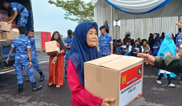 Bakti Sosial HUT TNI AU ke-79, Ribuan Paket Sembako Disalurkan ke Warga Tasikmalaya