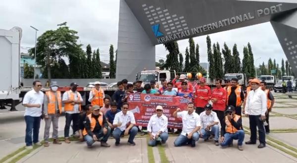 Tolak SKB 3 Menteri, DPD Aptrindo Banten Lakukan Aksi Demonstrasi di Gerbang Pelindo dan KBS