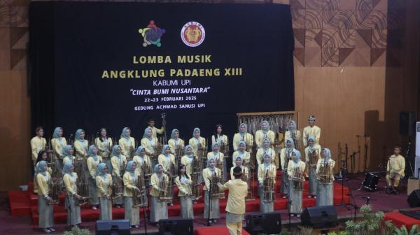 Tunjukan Penampilan Memukau, Tim Angklung SMAN 1 Karawang Raih Juara 1 di Ajang Padaeng XIII