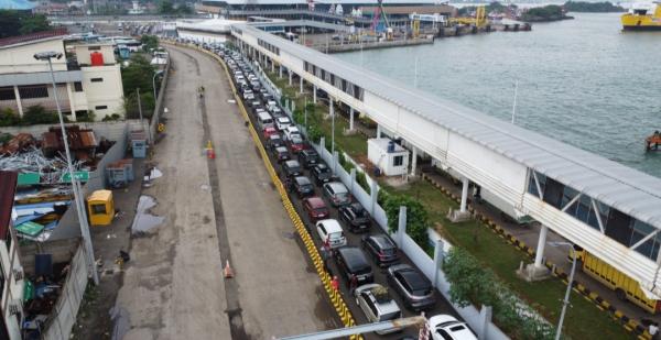 Update Mudik 2025: 51 Ribu Penumpang dan 11 Ribu Kendaraan Menyeberang Lewat Merak ke Sumatera