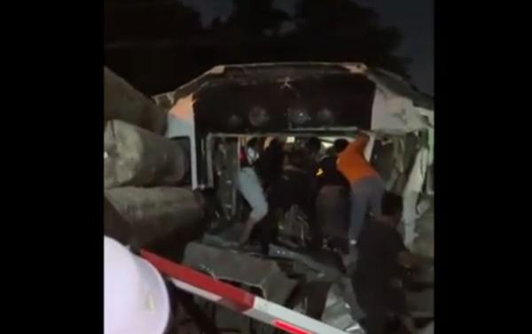 KAI Daop 8 Proses Hukum dan Tuntut Ganti Rugi Pengemudi Truk Pemicu Kecelakaan di Perlintasan Kereta KAI Daop 8 Proses Hukum dan Tuntut Ganti Rugi Pengemudi Truk Pemicu Kecelakaan di Perlintasan Kereta