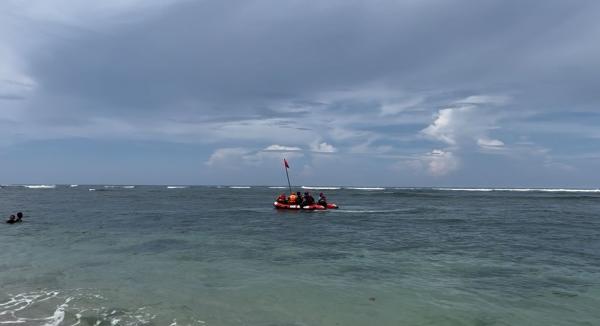 Tim SAR Gabungan Lakukan Pencarian Tiga Santri Terseret Ombak di Pantai Balekambang