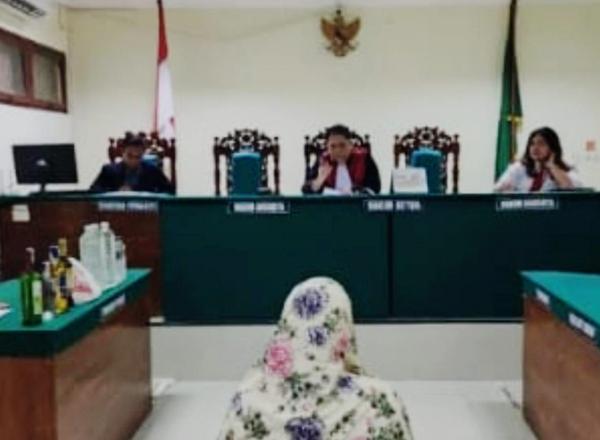 Emak-Emak di Jombang Pilih Masuk Penjara daripada Bayar Rp10 Juta, Alasannya Mengharukan Emak-Emak di Jombang Pilih Masuk Penjara daripada Bayar Rp10 Juta, Alasannya Mengharukan