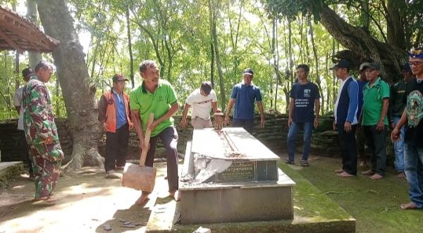 Misteri Makam Palsu di Hutan Jombang Terkuak, Warga dan Aparat Bongkar Situs Tak Berdasar Sejarah Misteri Makam Palsu di Hutan Jombang Terkuak, Warga dan Aparat Bongkar Situs Tak Berdasar Sejarah