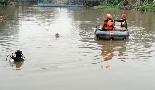 Winarti Ditemukan Meninggal Setelah 3 Hari Pencarian di Sungai Bambe Gresik Winarti Ditemukan Meninggal Setelah 3 Hari Pencarian di Sungai Bambe Gresik