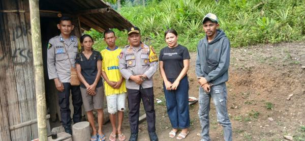Aksi Kapolres Manggarai Timur Menyentuh Hati, Bantu Janda Miskin di Borong