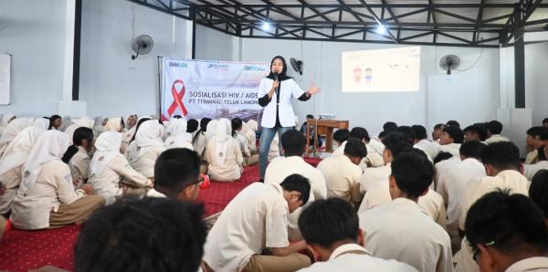 Cegah Pergaulan Bebas, Pelindo Edukasi HIV/AIDS pada Siswa SMA Wijaya Putra, Begini Serunya Cegah Pergaulan Bebas, Pelindo Edukasi HIV/AIDS pada Siswa SMA Wijaya Putra, Begini Serunya