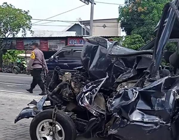 Kecelakaan Maut Jombang: Suara Kijang Tabrak Bus Bagong Sangat Keras, Ternyata Sopirnya Mantan PNS
