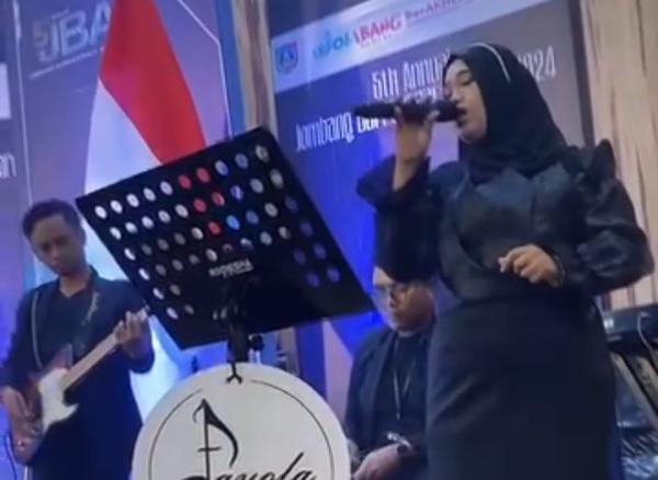 Ade Syahnyar Morissa, Penyanyi Asal Jombang yang Miliki Suara Merdu Ade Syahnyar Morissa, Penyanyi Asal Jombang yang Miliki Suara Merdu