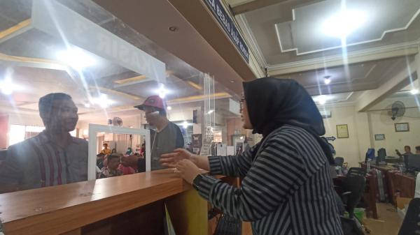 Hari Kartini 2025, Petugas Samsat Jombang Tampil Memikat dengan Busana Tradisional