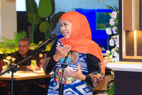 Pemprov Jatim Bantu Terbitkan Ulang Ijazah Pekerja yang Ditahan Perusahaan, Ini Kata Khofifah Pemprov Jatim Bantu Terbitkan Ulang Ijazah Pekerja yang Ditahan Perusahaan, Ini Kata Khofifah