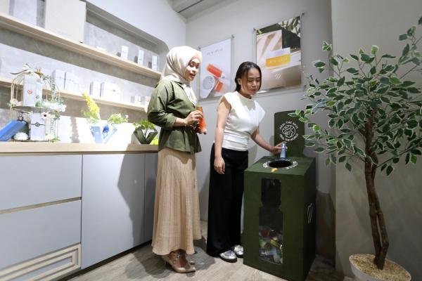 Hari Bumi 2025: Peau Jeune Beaute Gelar Program Menarik, Tukar Botol Rawat Bumi Hari Bumi 2025: Peau Jeune Beaute Gelar Program Menarik, Tukar Botol Rawat Bumi
