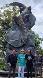 Dibalik Patung Biawak Raksasa Viral di Wonosobo, Ini Sosok Senimannya