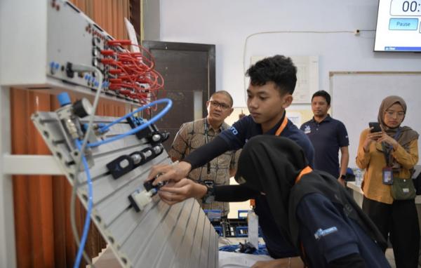 Jawa Timur Gelar LKS Dikmen 2025, Ribuan Siswa Unjuk Skill demi Pertahankan Gelar Juara Nasional Jawa Timur Gelar LKS Dikmen 2025, Ribuan Siswa Unjuk Skill demi Pertahankan Gelar Juara Nasional
