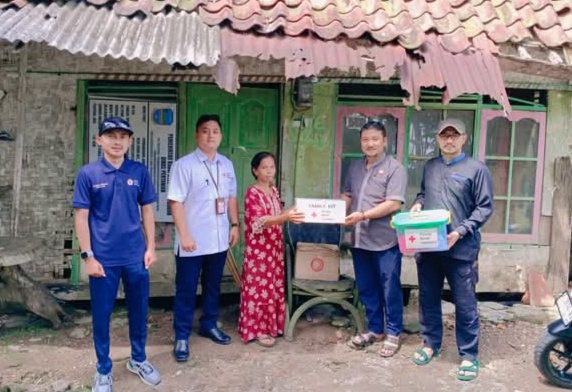 PMI Pangandaran Salurkan Bantuan Kemanusiaan untuk Warga Kurang Mampu di Kecamatan Parigi
