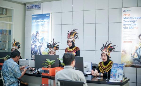 Semangat Kartini Hidup di BRI Mulyosari Lewat Pakaian Adat dan Senyum Ramah Pelayanan Nasabah