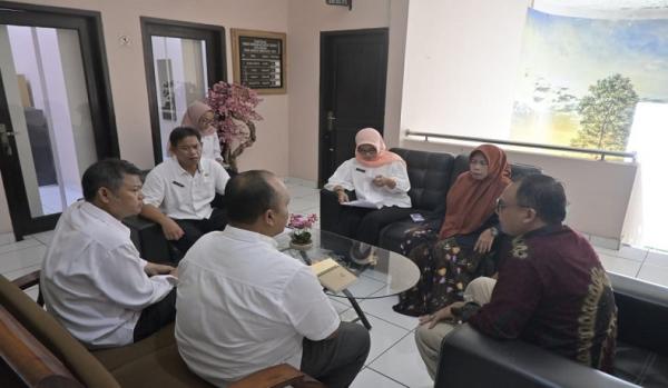Ating Ditunjuk sebagai Plt Ketua DPRD Banjar Gantikan Dadang R Kalyubi yang jadi Tersangka Korupsi Ating Ditunjuk sebagai Plt Ketua DPRD Banjar Gantikan Dadang R Kalyubi yang jadi Tersangka Korupsi