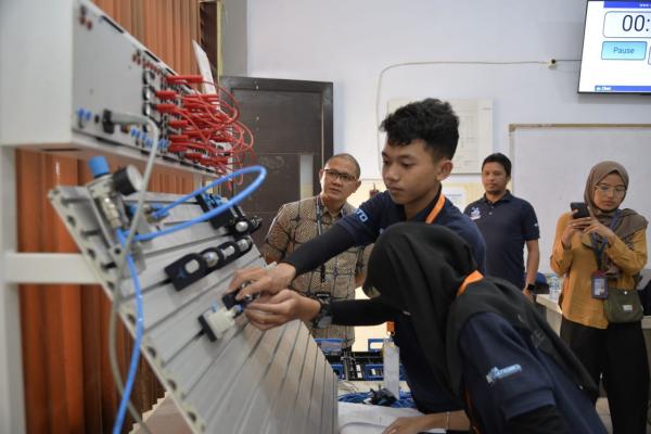 Ribuan Murid Unjuk Kompetensi dan Skill dalam LKS Dikmen 2025 Ribuan Murid Unjuk Kompetensi dan Skill dalam LKS Dikmen 2025