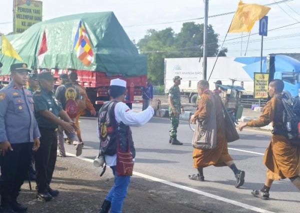 Perjalanan Spiritual 35 Orang Bhante/Bhikkhu dalam Thudong 2025, Hari Ini Singgah di Indramayu