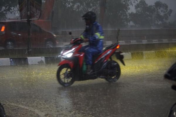 Cuaca Depok 24 April 2025: Awas Banjir, Hujan Cukup Lama Akan Guyur Depok Hari Ini