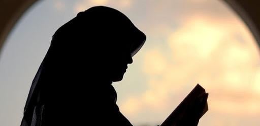 HIKMAH JUMAT : Islam Menjaga dan Memuliakan Wanita HIKMAH JUMAT : Islam Menjaga dan Memuliakan Wanita