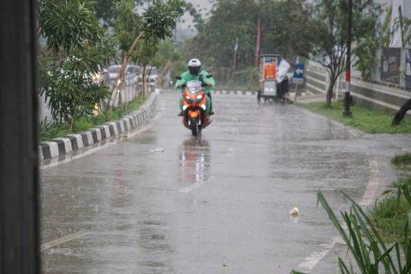 Cuaca Depok 25 April 2025: Siang Hujan, Sore dan Malam Sejuk Berawan