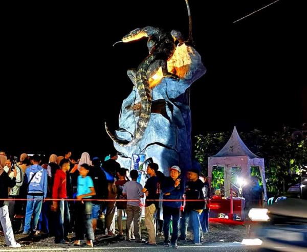 Tugu Biawak Wonosobo Diserbu Warga untuk Berfoto