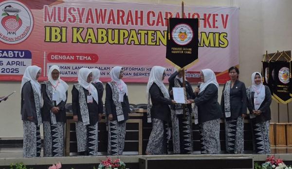 Bidan Yussi Agustina Kembali Pimpin IBI Ciamis 2023-2028, Siap Lahirkan Inovasi Baru! Bidan Yussi Agustina Kembali Pimpin IBI Ciamis 2023-2028, Siap Lahirkan Inovasi Baru!