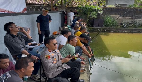 Lomba Mancing Hari Buruh: Rekonsiliasi Unik Antara Buruh dan Kepolisian di Banjar