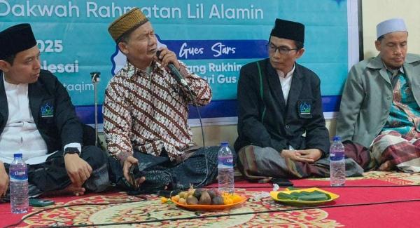 Kang Rukhin, Santri Senior Gus Baha Tebarkan Semangat Ikhlas di Tengah Kiai Surabaya