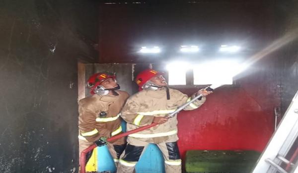 Gegara Anak Bermain Korek Api, Sebuah Ruko di Purbaratu Tasikmalaya Hangus Terbakar