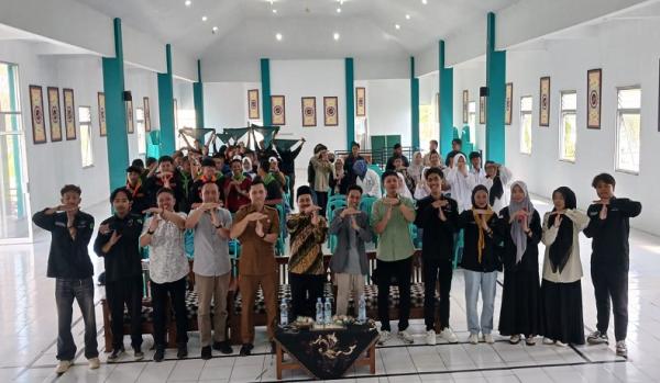 IAIT dan DLH Kota Tasikmalaya Kolaborasi Gelar Edukasi Pengelolaan Sampah kepada Siswa Pencinta Alam