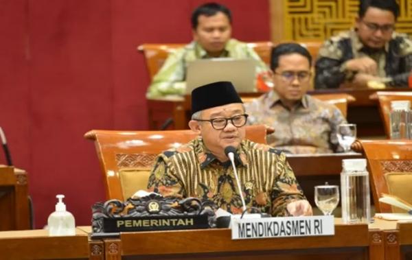 Mendikdasmen Sentil Larangan Wisuda Dedi Mulyadi: Kalau Tak Memberatkan, Masa Tidak Boleh