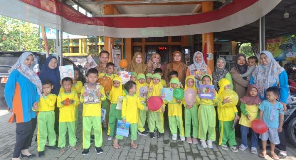 Puluhan Anak Paud Baitul Marhamah Kunjungi RTP dan Perpustakaan Mandiri Kelurahan Ketileng Cilegon