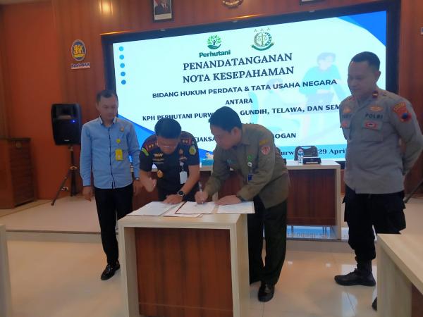 Perhutani Gundih Tanda Tangani MOU Dengan Kejaksaan Negeri Grobogan, Perkuat Penegakan Hukum
