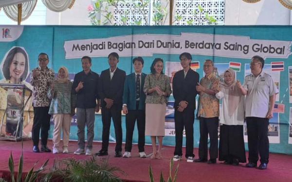 Wamen KP2MI Semangati Siswa SMK Metland Cileungsi Berkiprah di Kancah Global