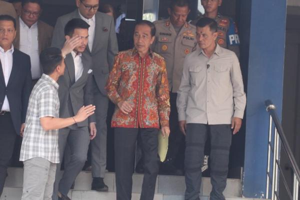 Jokowi Sambangi Polda Metro buat Laporan Tudingan Ijazah Palsu