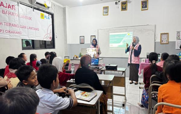 Srikandi PLN Cikarang Ajak Siswa SDN Jaya Suti Abadi Peduli Bahaya Listrik Sejak Dini