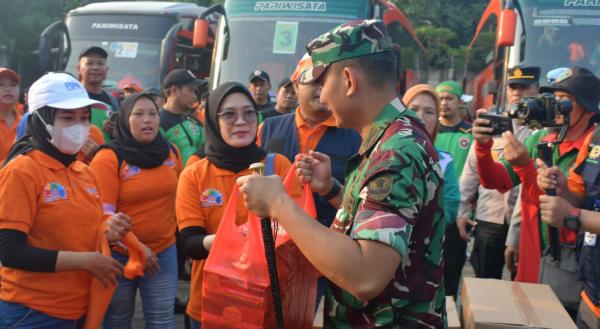 Hati-Hati di Jalan! Dandim dan Kapolres Depok Lepas Keberangkatan Pekerja Menuju Perayaan May Day