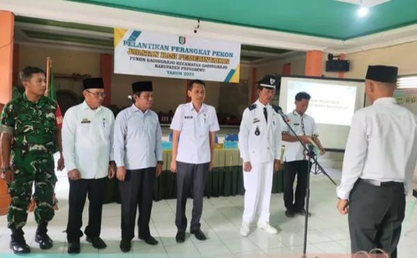 Sariman Lantik Kasi Pemerintahan Baru Pekon Gadingrejo