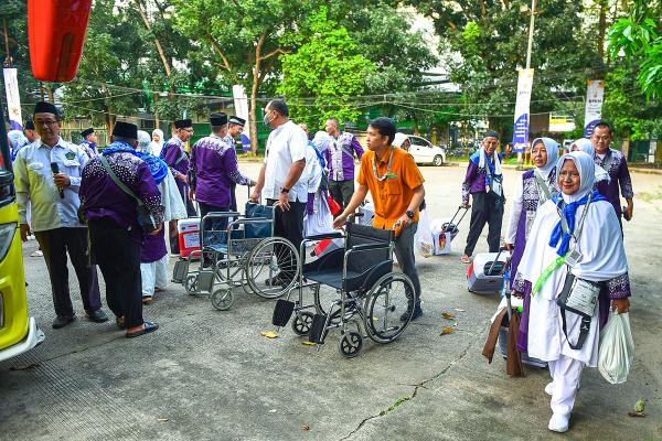 Potret Jemaah Haji Kloter Pertama Embarkasi Palembang