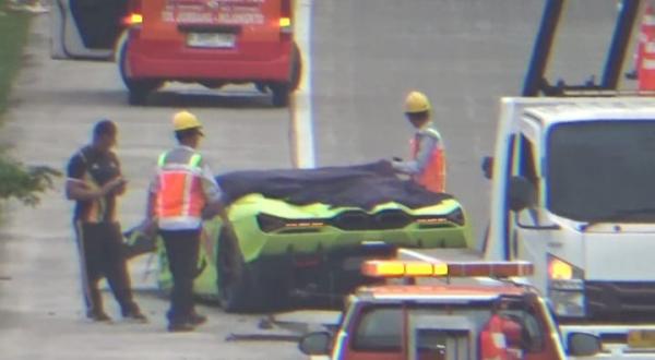 Kecelakaan di Tol Jombang, Lamborghini Tabrak Belakang Suzuki Ignis, Dua Orang Terluka