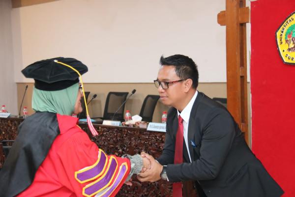 Kisah Inspiratif Hermansyah, Anak Calo Terminal yang Sukses Raih Gelar Doktor dan Jadi ASN