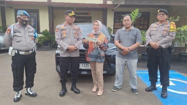 Ungkap Kasus Penggelapan Mobil, Polsek Beji Kembalikan 1 Avanza ke Tangan Pemilik