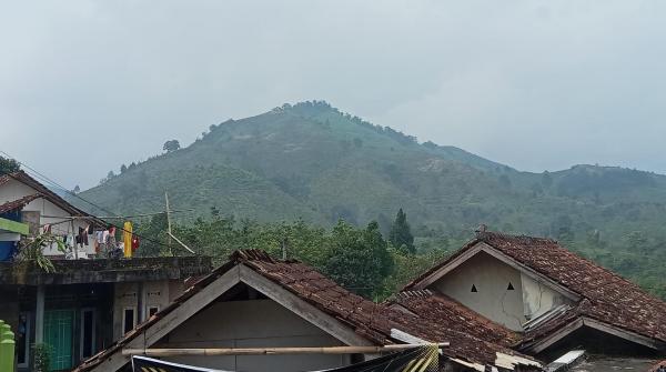 Menyingkap Tabir Gunung Satria di Perbatasan Tasikmalaya-Garut