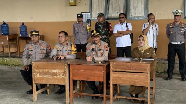 Kapolres Banjar Kunjungi SMKN 2, Dorong Siswa Rayakan Kelulusan dengan Cara Aman dan Bermakna Kapolres Banjar Kunjungi SMKN 2, Dorong Siswa Rayakan Kelulusan dengan Cara Aman dan Bermakna